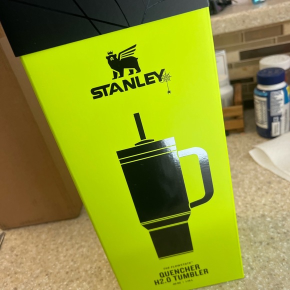 GLOW HALLOWEEN STANLEY H2.0
FLOWSTATE TUMBLER 40oz LIMITED EDITION NEW - Picture 3 of 5
